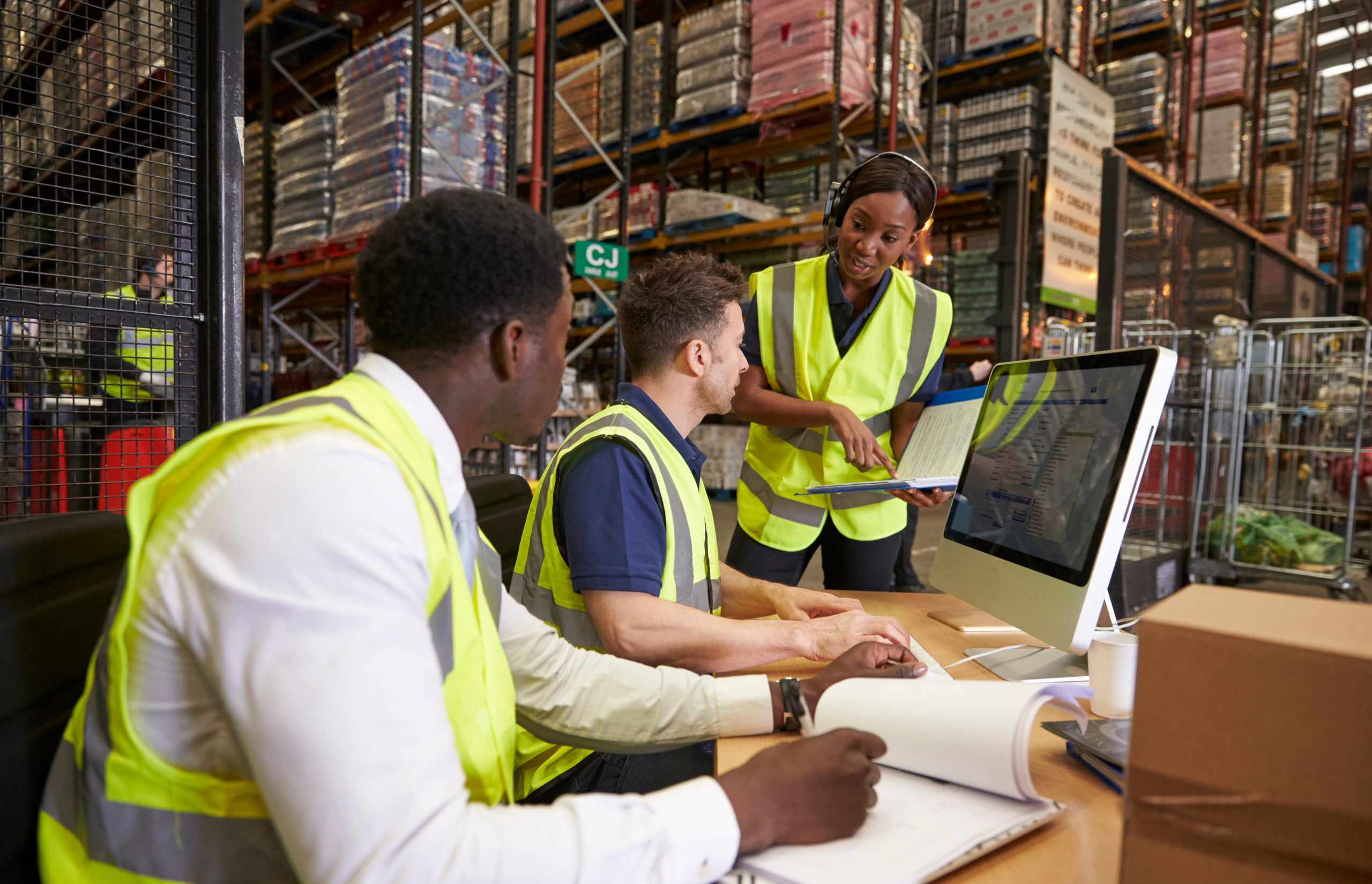 7 Ways to Improve Frontline Employee Communication for Deskless Teams ...